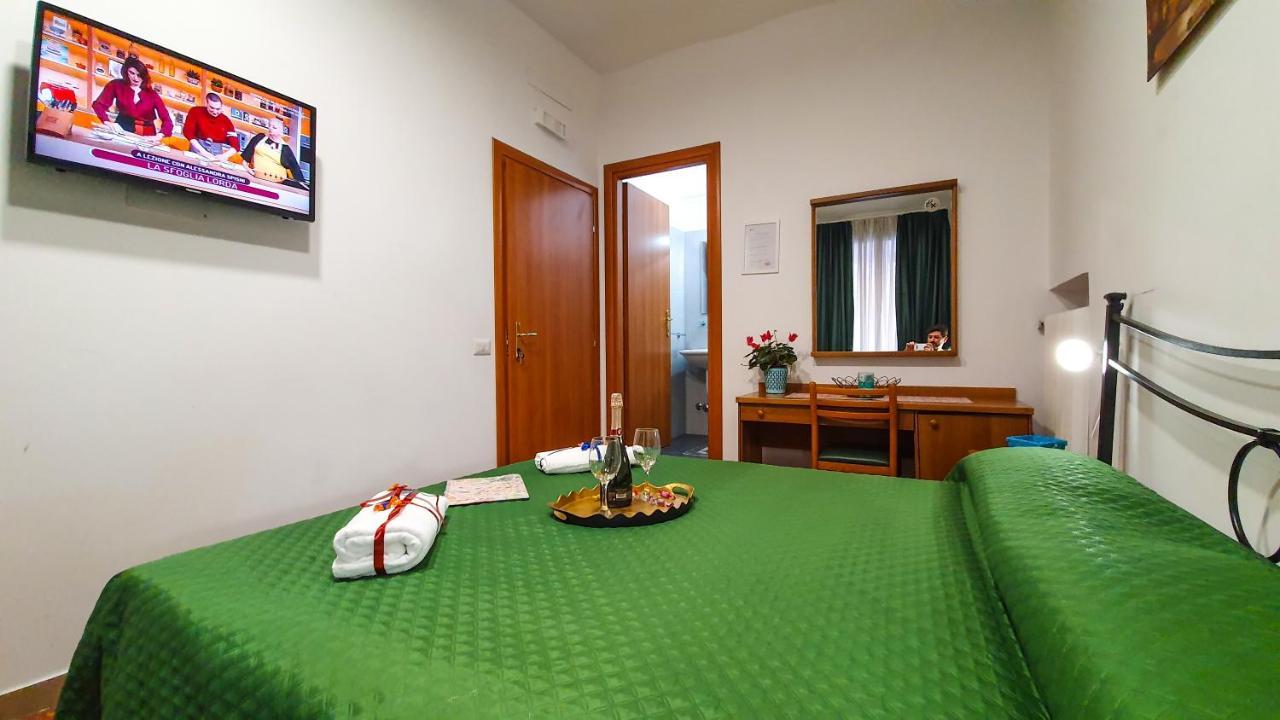 A Casa Simpatia - A Richiesta Parcheggio Gratuito ! Hotel Róma Kültér fotó