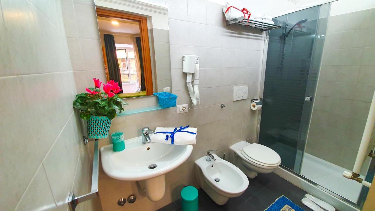 A Casa Simpatia - A Richiesta Parcheggio Gratuito ! Hotel Róma Kültér fotó